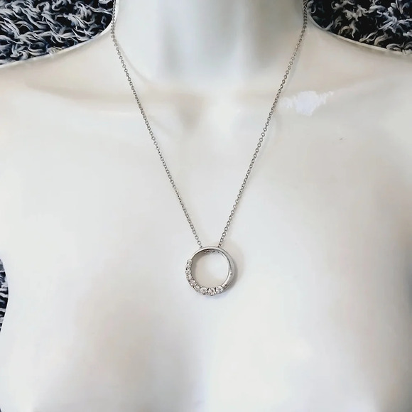 💚5/$25 Silver Toned Cubic Zirconia Circle Pendant Necklace - Picture 5 of 6